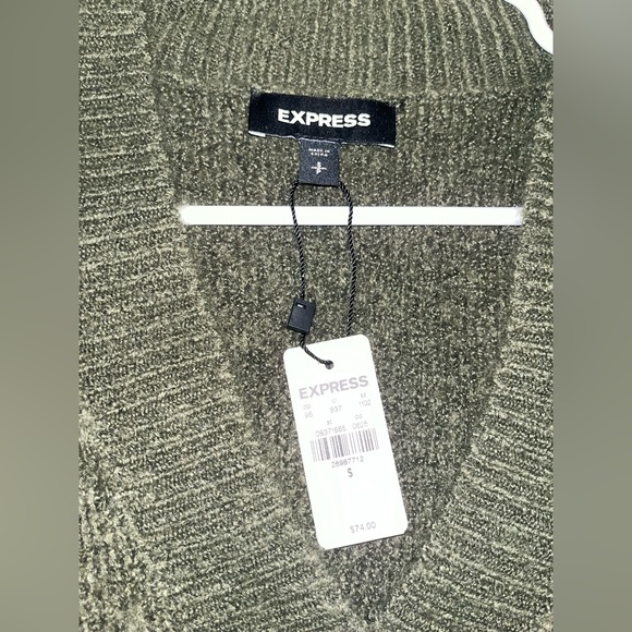NWT Express Olive Green Semi-Cropped Oversized V-Neck Knit Sweater - Picture 5 of 7